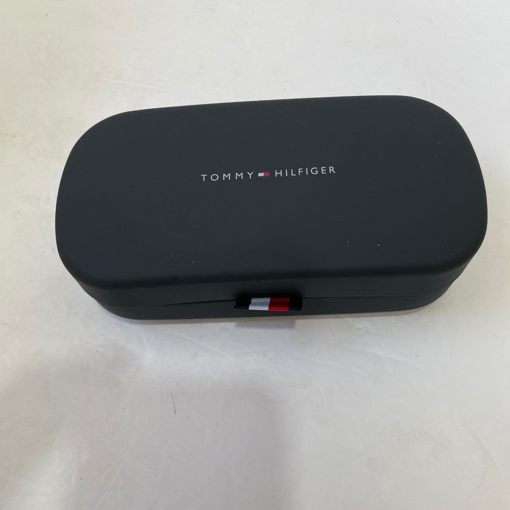 NEW WITHOUT TAGS TOMMY HILFIGER HARD CLAMSHELL GLASSES CASE IN NAVY BLUE